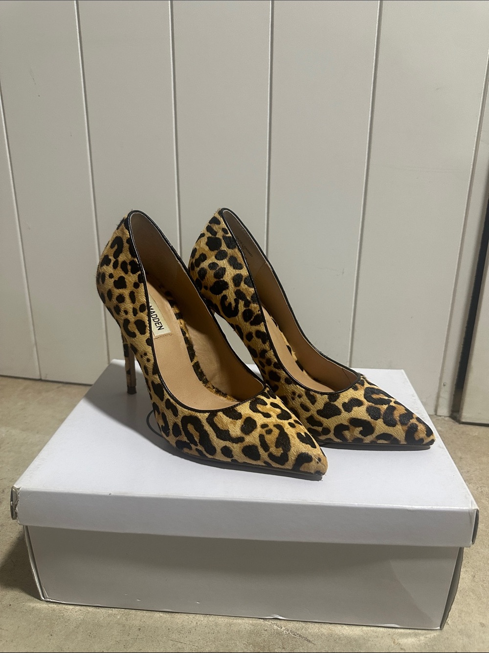 Steve Madden Leopard Print Pointed Pumps - Tan & Black